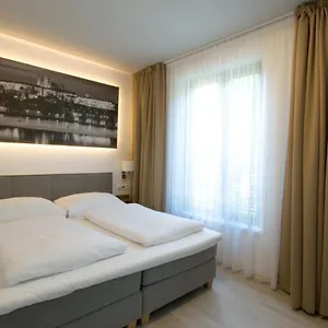 adeba-hotel.praguehotelsweb.com/